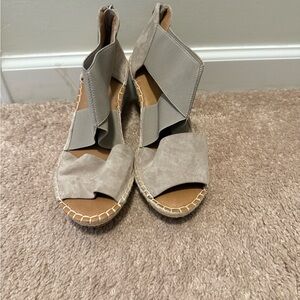 Stylish Women's Gray Sandals